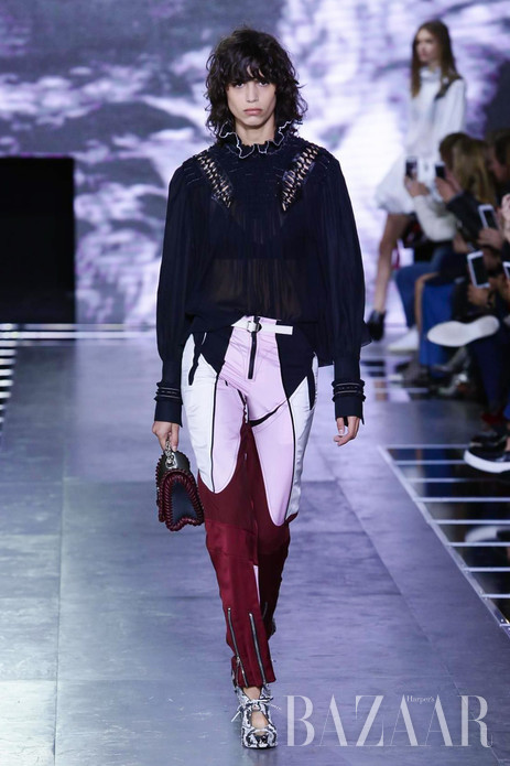 当地时间10月7日，Louis Vuitton于巴黎时装周发布2016春夏系列。