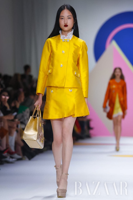 当地时间10月6日，Shiatzy Chen于巴黎时装周发布2016春夏系列。