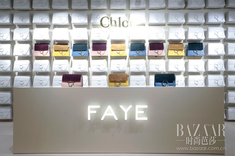 ܣϰٸChlo Faye ִڱSKPͥΧۣԭFaye Pop-up װʽĿռ䣬˿̽ Faye ִǿӾļͼʽƹװùճ Faye ִĦΣηĽͶӰҲɼһصĿռУ˿;͵ Faye ִҷ۵ϵвƷ3 Faye ִչʾȫµɫϡī̡ءõϣÿһֻô˰
